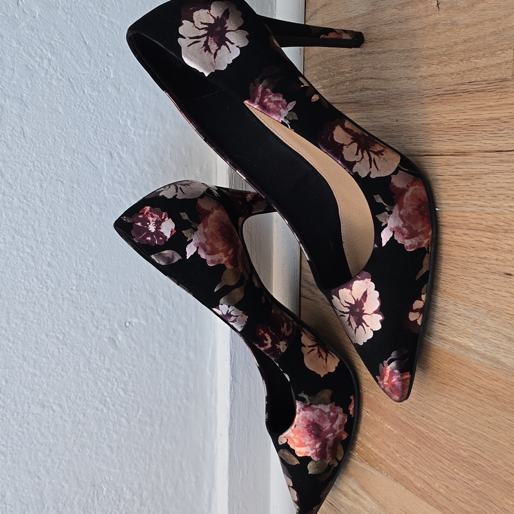NWOT Christian Siriano Floral Heels